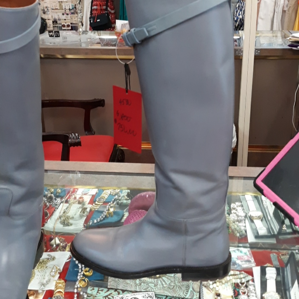 Boots - Picture 3 of 8
